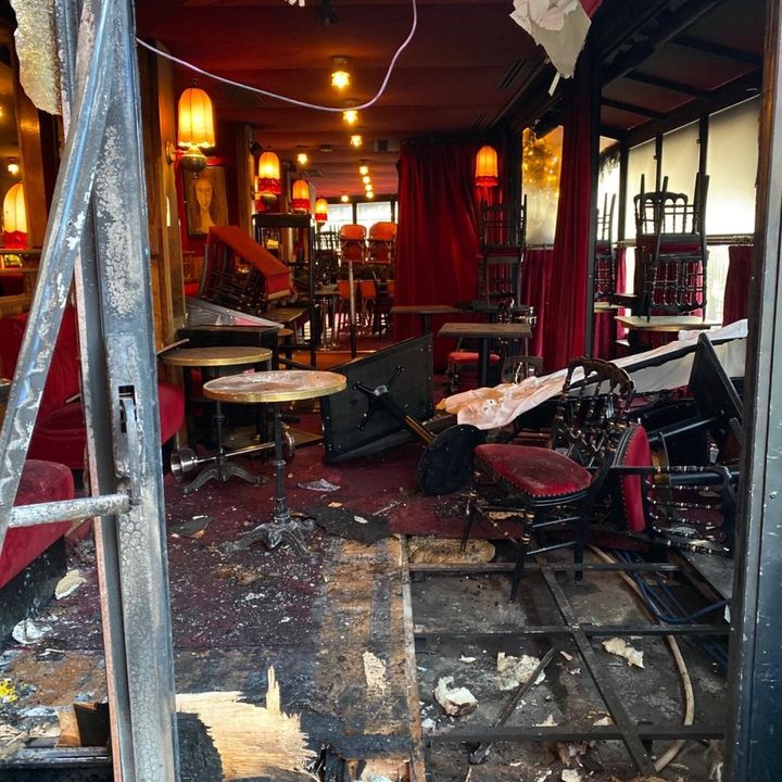 L'intérieur du restaurant La Rotonde, à Paris, après l'incendie, le 18 janvier 2020. (LUCAS MENGET / RADIO FRANCE)