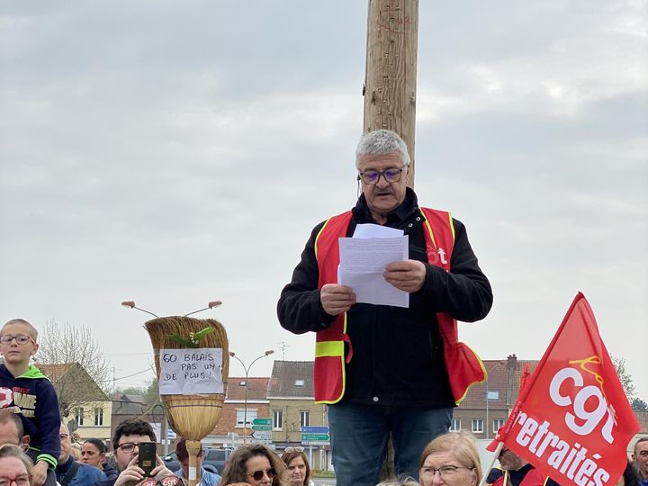 Yves Thioux, membre du bureau exécutif de l'union locale CGT de Denain (Nord), le 1er mai 2023. (MARINE CARDOT / FRANCEINFO)