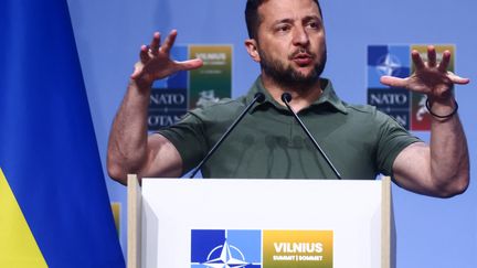 Le président ukrainien, Volodymyr Zelensky, lors d'une prise de parole à Vilnius, en Lituanie, le 12 juillet 2023. (BEATA ZAWRZEL / NURPHOTO / AFP)