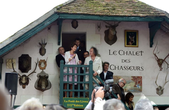 Gonzague Saint Bris entouré, en 2012, par Marisol Touraine et Michel Rocard.
 (ALAIN JOCARD / AFP)