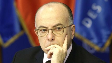 &nbsp; (Bernard Cazeneuve visé par une plainte de la Cour de justice de la République et de la Ligue des droits de droits de l'Homme © Lionel Cironneau/AP/SIPA)