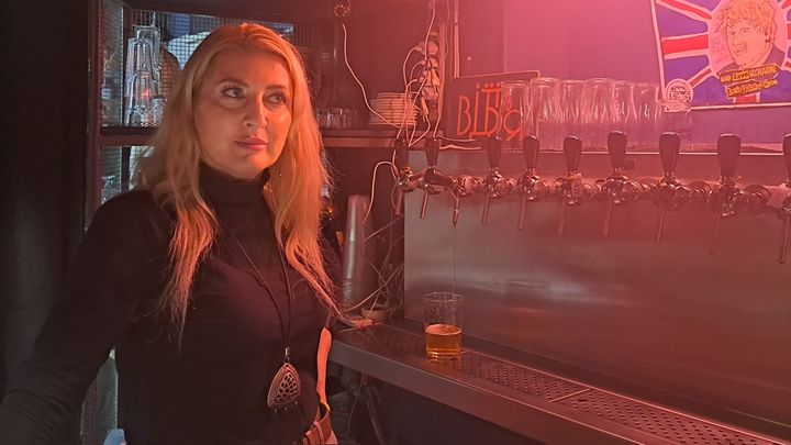 Olga, gérante d'un bar à Kiev (Ukraine). (VIRGINIE PIRONON / RADIO FRANCE)