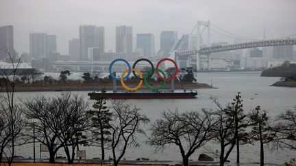 Les anneaux des Jeux olympiques à Tokyo, le 23 janvier 2021. (KOJI ITO / YOMIURI / AFP)