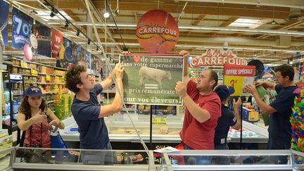 Les éleveurs bovins mènent des opérations chez Carrefour contre le prix d'achat trop bas