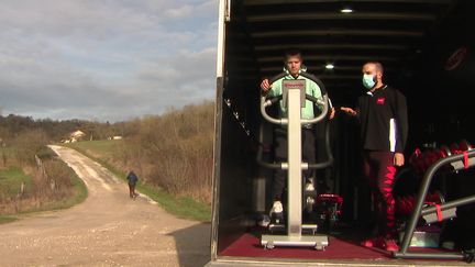 Le "Fit Truck", à bord du camion des appareils de musculation :&nbsp; l'invention d'un coach sportif de la Meuse (FRANCE3 / FRANCETV INFO)