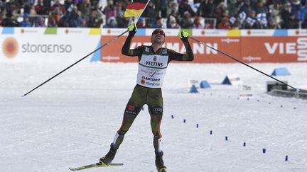 L'Allemand Johannes Rydzek a récidivé en combiné nordique sur 10 kilomètres et conserve son titre mondial obtenu il y a deux ans en Suède. (JONATHAN NACKSTRAND / AFP)