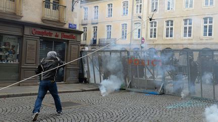 &nbsp; (Des échauffourées ont éclaté jeudi à Rennes en marge de la manifestation contre la loi Travail  © MaxPPP)