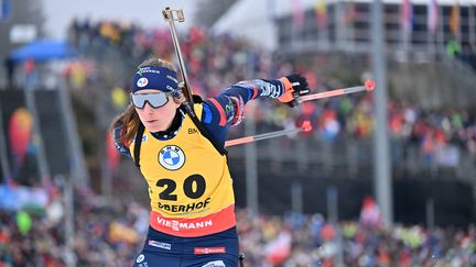 Justine Braisaz-Bouchet sur le sprint d'Oberhof en Allemagne le 5 janvier 2024. (MARTIN SCHUTT / DPA / AFP)