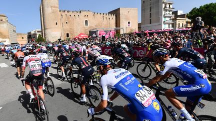 Le peloton s'attaque aujourd'hui à l'Etna (LUCA ZENNARO / ANSA)