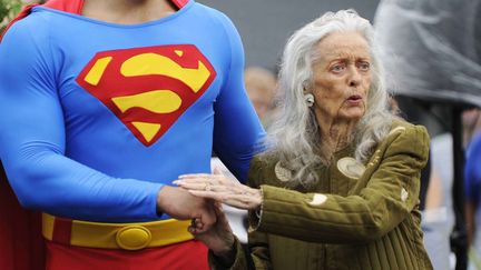 Noel Neill le 11 juin 2010, recevant les honneurs de la vraie ville de Métropolis (Illinois)
 ( Stephen Rickerl/AP/SIPA)