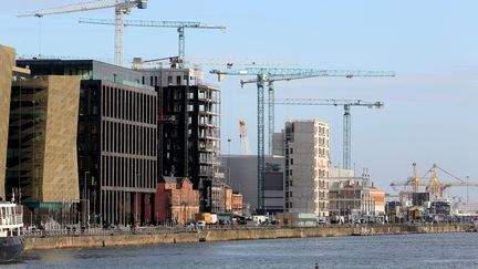 Vue des quais de Dublin, le 8 janvier 2019. (PAUL FAITH / AFP)