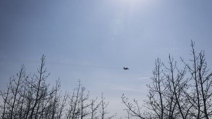 Un avion ukrainien dans le ciel de la région de Donetsk, dans l'est de l'Ukraine, le 23 mars 2023. (photo d'illustration) (DIEGO HERRERA CARCEDO / ANADOLU AGENCY / AFP)