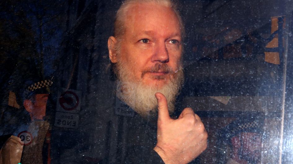 Réfugié Depuis 2012 à Lambassade Dequateur à Londres Julian Assange Le Fondateur De