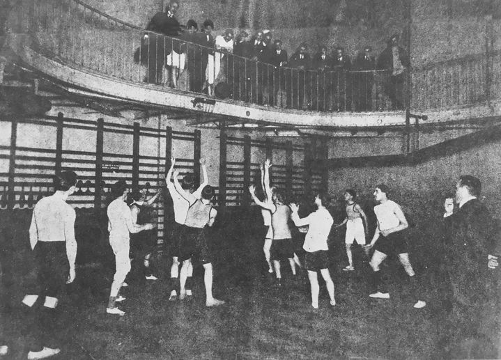 Le gymnase de la YMCA de la rue Trévise à Paris en 1902 (YMCA-UCJG de Paris)