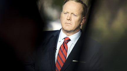 Le porte-parole de la Maison Blanche, Sean Spicer, lors d'une interview&nbsp;à Washington (Etats-Unis), le 11 avril 2017. (BRENDAN SMIALOWSKI / AFP)