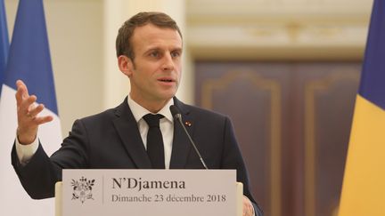 Emmanuel Macron, le 23 décembre 2018 à&nbsp;N'Djamena, au Tchad. (LUDOVIC MARIN / AFP)