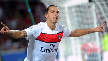 L'attaquant su&eacute;dois du PSG, Zlatan Ibrahimovic, auteur d'un doubl&eacute; &agrave; Lille, le 2 septembre 2012. (FRANCOIS LO PRESTI / AFP)