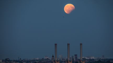 Le phénomène était particulièrement visible à Berlin (Allemagne), dans la soirée du 7 août.&nbsp; (JOERG CARSTENSEN / DPA / AFP)