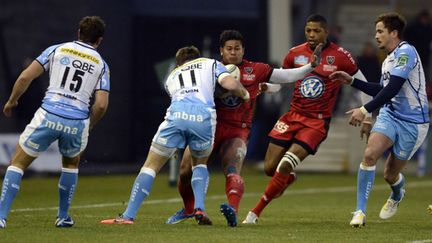 Smith et Armitage à l'attaque de la défense de Sale