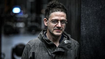 Le dramaturge et directeur du Théâtre de la Colline Wajdi Mouawad à Paris (20 septembre 2021) (STEPHANE DE SAKUTIN / AFP)