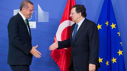 Le Premier ministre turc,&nbsp;Recep Tayyip Erdogan, et le pr&eacute;sident de la Commission europ&eacute;enne, Jose Manuel Barroso, le 20 janvier 2014 &agrave; Bruxelles (Belgique). (FREDERIC SIERAKOWSKI / ISOP / SIPA)