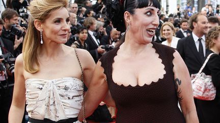 Et ses actrices que l'on ne voit plus beaucoup comme Clotilde Coureau (G) et Rossy De Palma arrivant pour la projection de "De rouille et d'os" de Jacques Audiard. (YVES HERMAN / REUTERS)