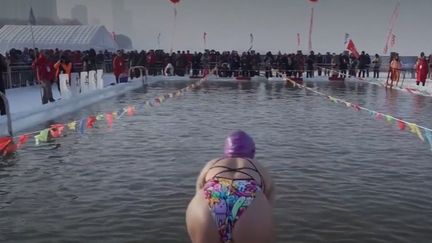 Chine : une course dans l'eau glacée