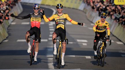 Wout Van Aert, Christophe Laporte et Primoz Roglic ont signé un triplé retentissant sur la premire étape de Paris-Nice, le 6 mars 2022. (DAVID STOCKMAN / BELGA MAG)