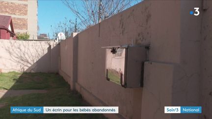 La boîte à bébés installée à Johannesburg, en Afrique du Sud, pour recueillir les bébés abandonnés (France 3)