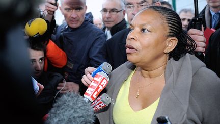 La ministre de la Justice, Christiane Taubira, le 13 avril 2013 devant la maison d'arr&ecirc;t de Sequedin (Nord).&nbsp; (PHILIPPE HUGUEN / AFP)