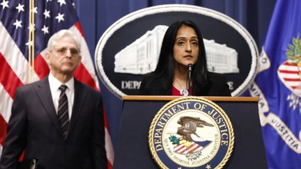 La ministre adjointe à la Justice Vanita Gupta donne une conférence de presse, à  Washington (Etats-Unis), le 24 janvier 2023. (ANNA MONEYMAKER / GETTY IMAGES NORTH AMERICA / AFP)