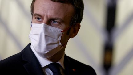 Emmanuel Macron, le 27 décembre, à Bruxelles. (KENZO TRIBOUILLARD / AFP)