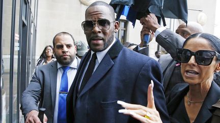 L'ancien chanteur R. Kelly arrive dans un tribunal de Chicago (Illinois), le 7 mai 2019. (NUCCIO DINUZZO / GETTY IMAGES NORTH AMERICA / AFP)