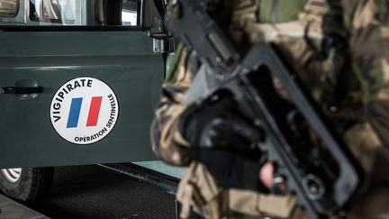 Un militaire de la force Sentinelle à Lyon, le 27 février 2019. (NICOLAS LIPONNE / NURPHOTO / AFP)