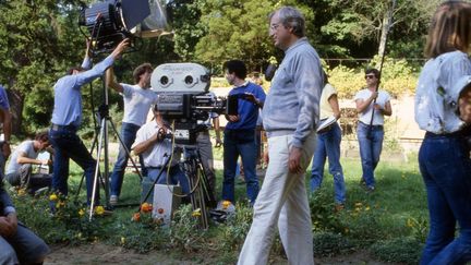 Bertrand Tavernier sur le tournage d' "Un dimanche a la campagne" en 1984.&nbsp; (PHOTO ETIENNE GEORGE / COLLECTION CHRISTOPHEL VIA AFP)