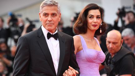 George et Amal Clooney, lors de la première du film "Suburbicon", le 2 septembre 2017 à Venise (Italie).&nbsp; (TIZIANA FABI / AFP)