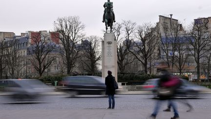 A Paris et dans sa proche banlieue, seuls les v&eacute;hicules immatricul&eacute;s avec un num&eacute;ro impair pourront circuler, car ce lundi 17 mars 2014 est un jour impair. (MUSTAFA YALCIN / ANADOLU AGENCY / AFP)