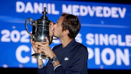 Daniil Medvedev savoure sa victoire à l'US Open 2021. (MATTHEW STOCKMAN / GETTY IMAGES NORTH AMERICA)