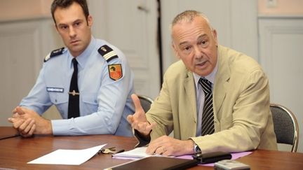 Pascal Massa, commandant de gendarmerie de Castelnaudary et Francis Battut, procureur de la République de Carcassonne (AFP - Eric Cabanis)