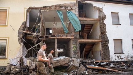 Une maison détruite par les inondations à&nbsp;Altenahr, en Rhénanie-Palatinat (Allemagne), le 20 juillet 2021. (BORIS ROESSLER / DPA / AFP)