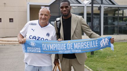 Geoffrey Kondogbia à l'aéroport de Marignane vendredi 30 juin. (PENNANT FRANCK / MAXPPP)