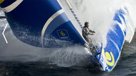 François Gabart trace sa route en tête du Vendée Globe