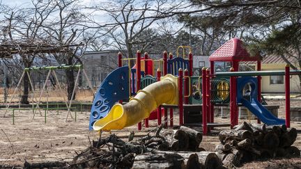 Des jeux pour enfants abandonnés à&nbsp;Fukushima, au Japon, en février 2021. (PHILIP FONG / AFP)