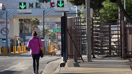 Une femme à la frontière mexicaine. Le Mexique est le premier pays d'origine des immigrants vers les pays de l'OCDE. (SCOTT OLSON / GETTY IMAGES NORTH AMERICA)