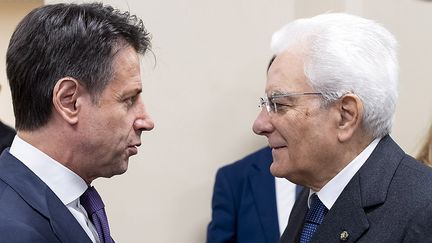 Le Premier ministre italien, Giuseppe Conte, et le président de la République, Sergio Mattarella, le 21 novembre 2018 à Rome. (PAOLO GIANDOTTI / UFFICIO STAMPA PRESIDENZA DELLA / AFP)