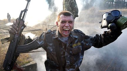 Les épreuves visent à tester les conditions physiques et psychologiques des candidats. Le but : être invincible. (AFP PHOTO / VIKTOR DRACHEV)