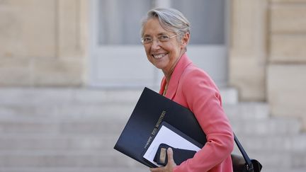 La Première ministre Elisabeth Borne à son arrivée au conseil des ministres à l'Elysée, le 4 juillet 2022. (LUDOVIC MARIN / AFP)