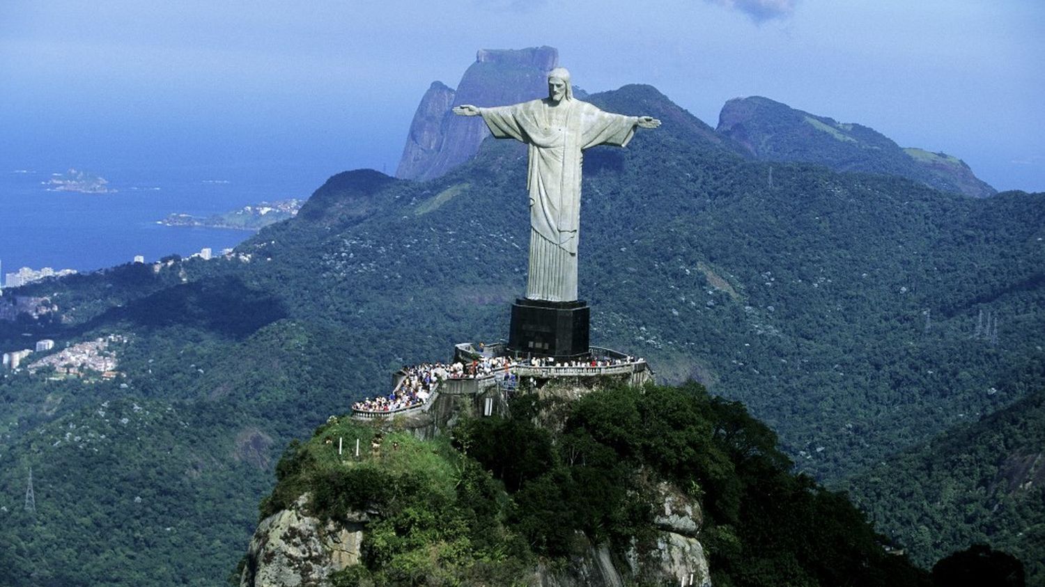 Rio : Le Christ Rédempteur Du Corcovado Fait Peau Neuve Pour Son 90e ...