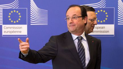 Le pr&eacute;sident de la Commission europ&eacute;enne, Jose Manuel Barroso (D) et le pr&eacute;sident fran&ccedil;ais, Fran&ccedil;ois Hollande &agrave; l'issue d'une conf&eacute;rence de presse conjointe &agrave; Bruxelles (Belgique), le 15 mai 2013. (BERTRAND LANGLOIS / AFP)