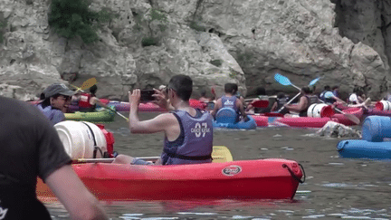 Ardèche : un “Bison futé” du canoë-kayak à Vallon Pont d’Arc (France 2)